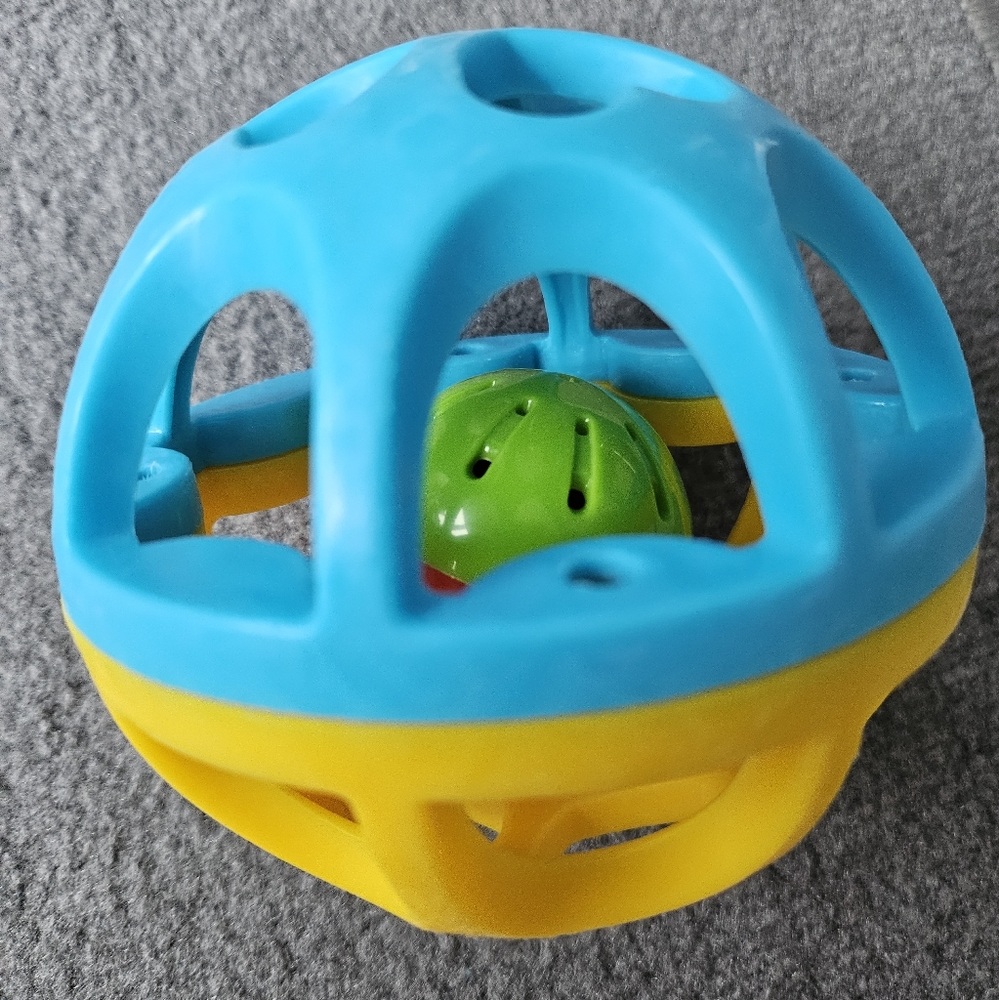 10/$15- Babdy rattle ball